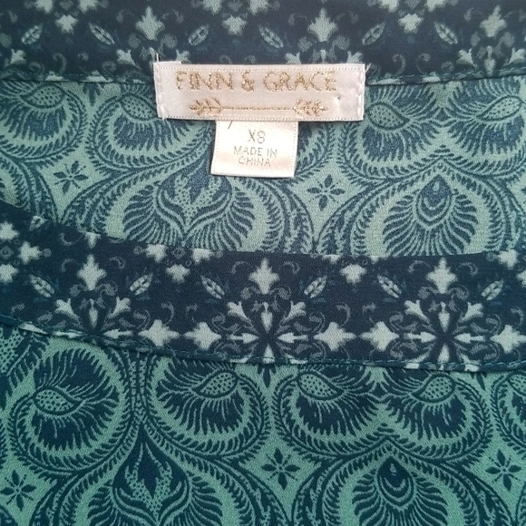 NWOT Bell Sleeve Patterned Blouse - Picture 3 of 3